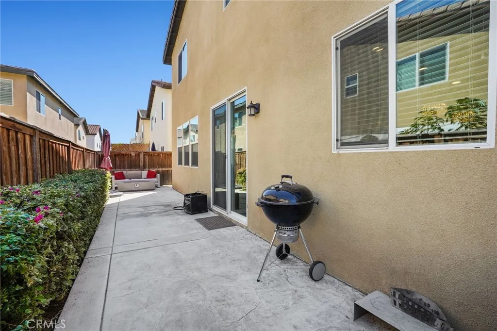 825 Sweetbay Lane, Los Angeles, California 90059 home-pic-34